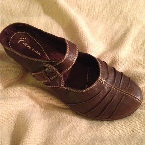 Wear Ever Slip-on Shoes Wedge Heel Size 8